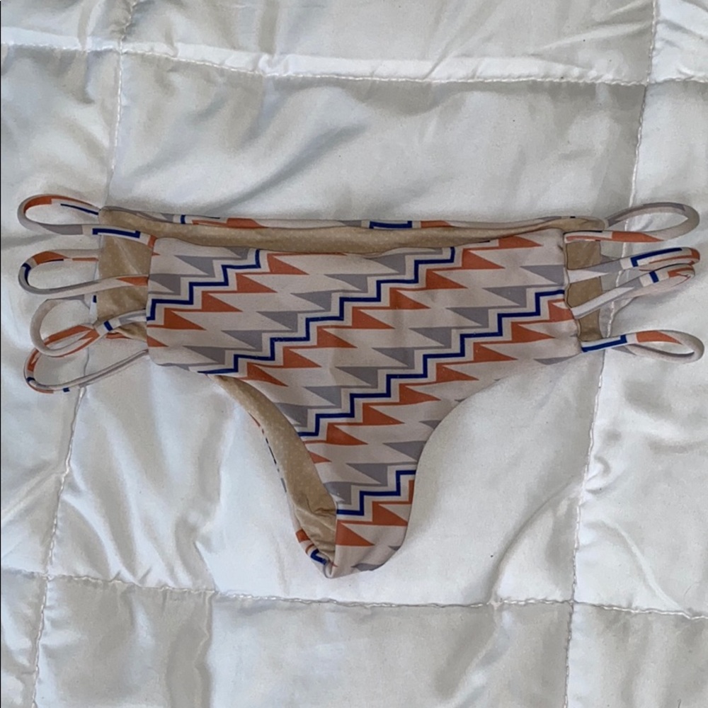 Acacia Bottoms